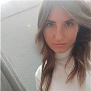 Studentessa che ha frequentato il liceo economico sociale